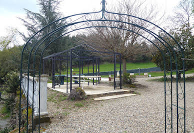 Propriété avec piscine et jardin 4