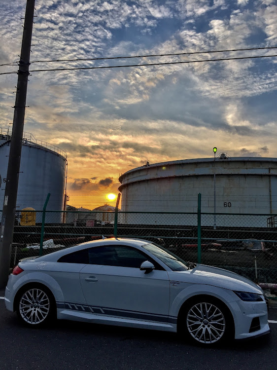 TT クーペの撮影・浮島・石油コンビナート・audi TT・夕景に関するカスタム事例の投稿画像1枚目