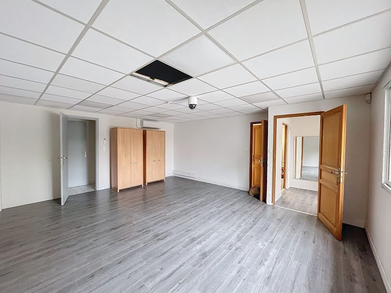 Location  locaux professionnels  195 m² à Velleron (84740), 1 304 €