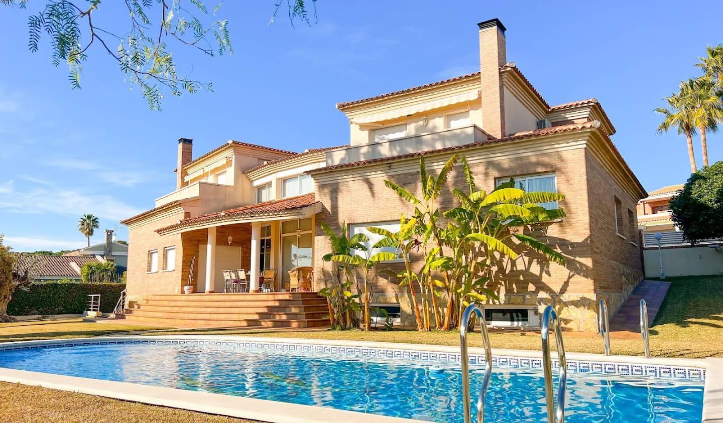 Property with pool Calafell