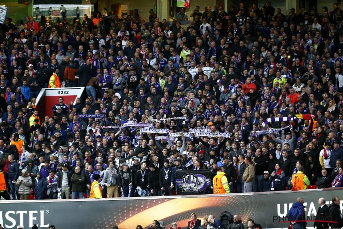 Prachtige beelden: Anderlecht-fans zongen toptrio Van Himst, Mulder en Merckx luidkeels toe!