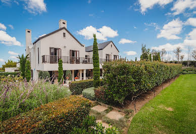 Maison avec piscine et jardin 3