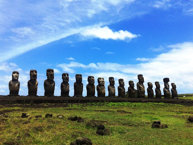 ISLA DE PASCUA. RECORRIDO POR LA COSTA SUR Y ANAKEMA. ATARDECER EN TAHAI - CHILE, de Norte a Sur con desvío a Isla de Pascua (27)