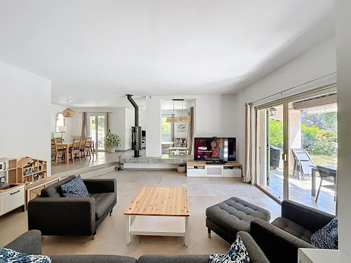 Villa avec piscine et terrasse 3