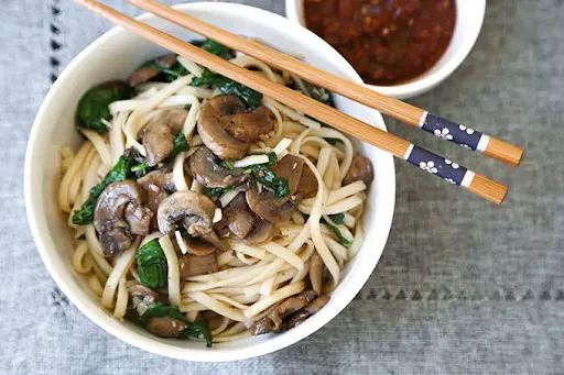 Mushroom Hakka Noodles