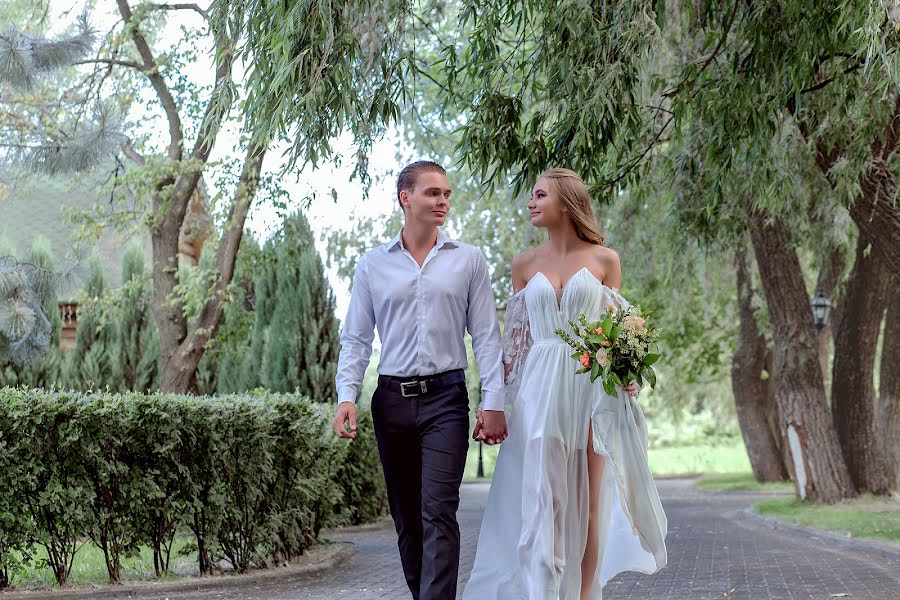 Fotografo di matrimoni Anna Dokina (annadokina). Foto del 19 luglio 2019