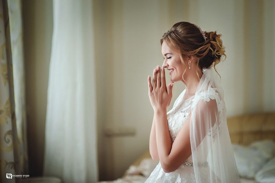 Fotógrafo de casamento Oleg Panov (olegpanov161). Foto de 14 de janeiro 2018