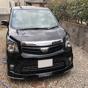 ノア ZRR70W