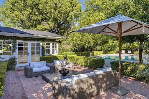 House with pool 1