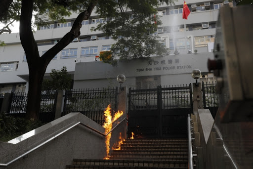 Demonstranti u Hongkongu prkose policiji protestom za koji nisu dobili dozvolu