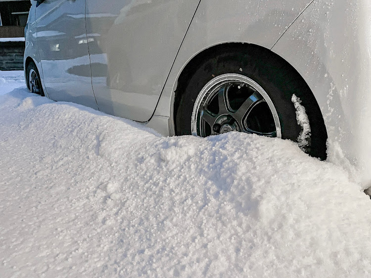 N-WGN カスタムの雪が積もった・大雪警報・雪と愛車・走行不能・スタッドレスに関するカスタム事例の投稿画像2枚目