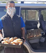 Baker Hendry Olivier donates homemade buns to Prince Albert children.