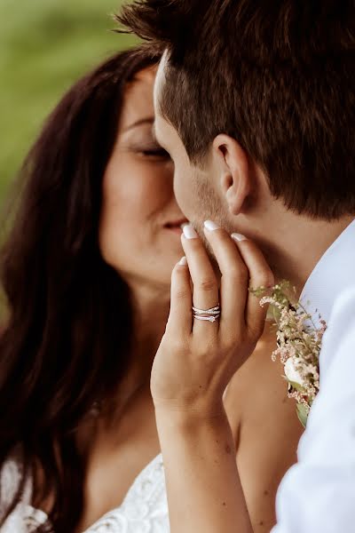 Fotógrafo de casamento Lenka Krejčí (lenkakrejci). Foto de 6 de fevereiro 2022