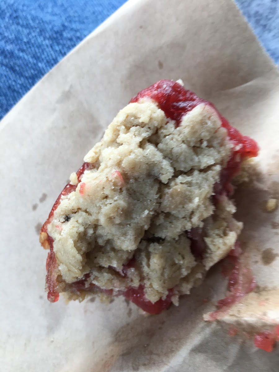 Strawberry rhubarb crumb cake