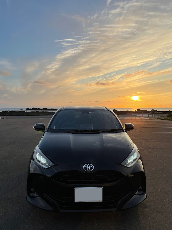 ヤリスのヤリス・YARIS・夕陽とコラボ・sunset・左半顔写真展に関するカスタム事例の投稿画像3枚目