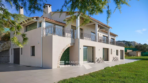Villa with pool 3
