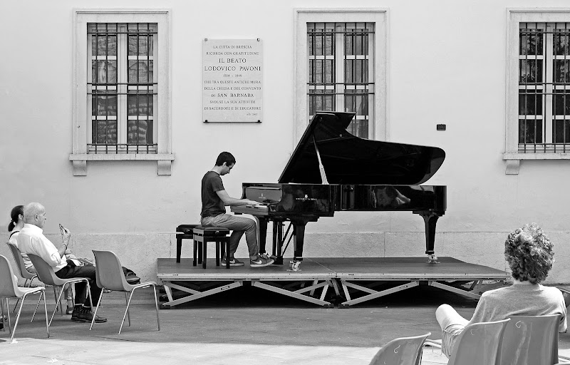 Piazza che vai pianoforte che trovi di mariarosa-bc