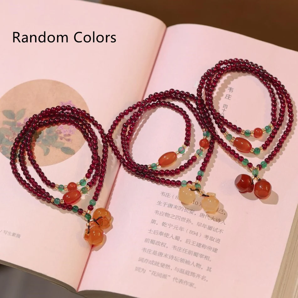 Bracelet à breloques grenat naturel à trois cercles, un bijou élégant. Profitez de sa beauté et de son énergie, idéal pour toutes les occasions.