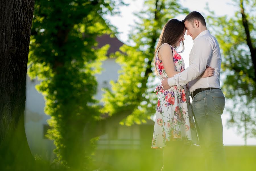 Fotógrafo de casamento Vladut Tiut (tvphoto). Foto de 26 de abril 2018