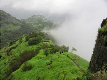 places-to-visit-near-mumbai-monsoon-Lonavala