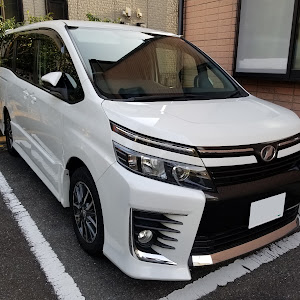 ヴォクシー ZRR80W