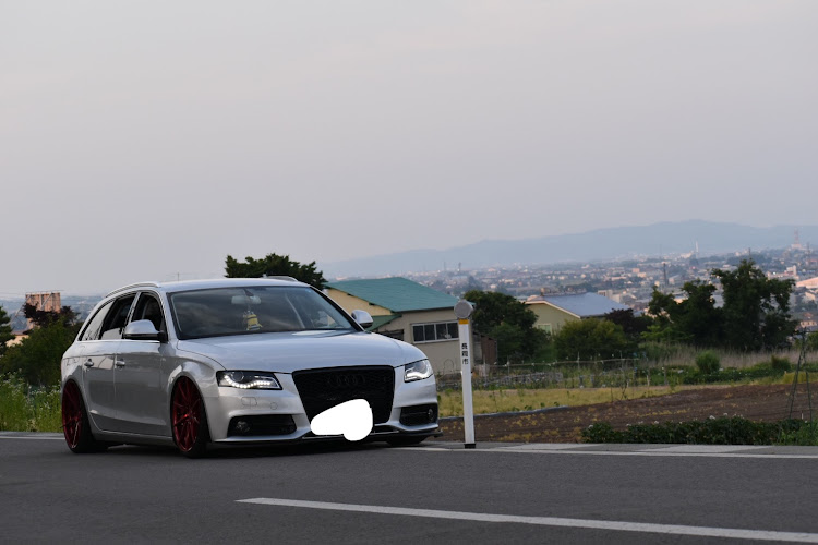 A4 アバントのドライブ・車高調整・高台の住宅街・海沿いドライブに関するカスタム事例の投稿画像2枚目