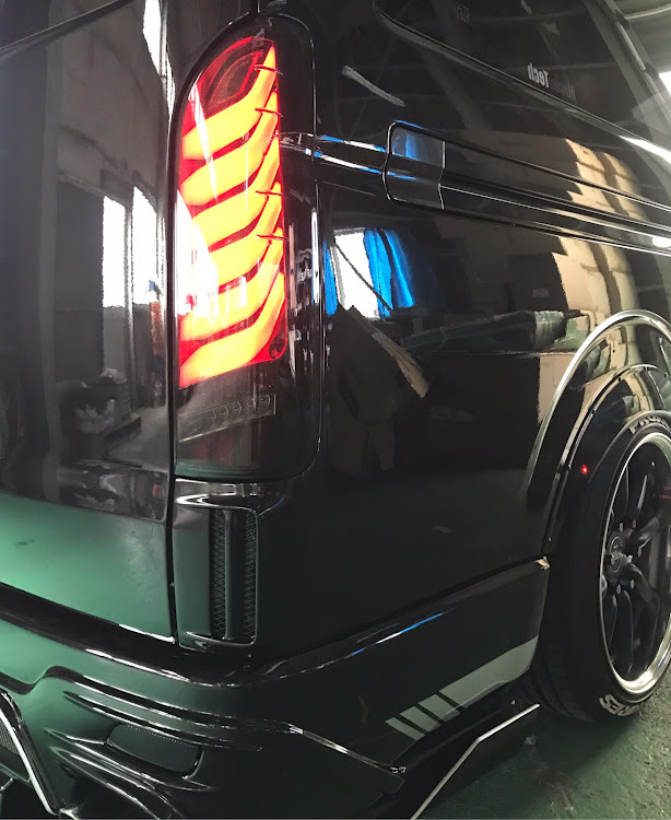 ハイエースバンの＃ハイエースカスタム・#DIY・#生足・＃プロジェクター・＃キャンプに関するカスタム事例の投稿画像3枚目