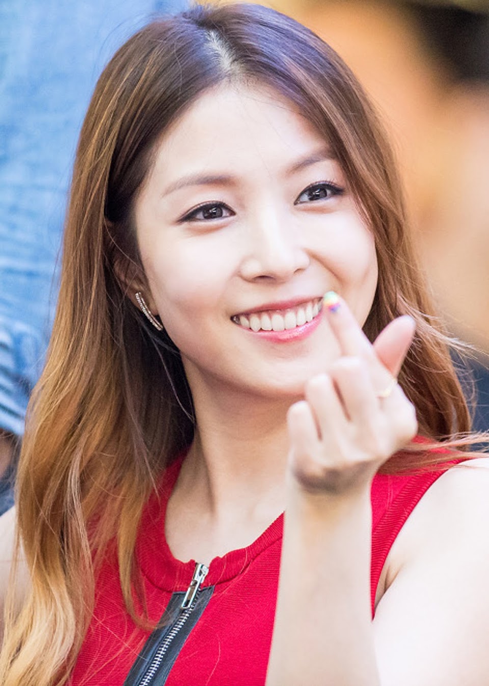 BoA_at_a_fansigning_event_on_May_24,_2015_(1)