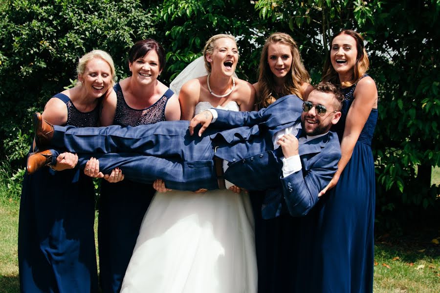 Wedding photographer Kate Dixon (katedixonphoto). Photo of 1 July 2019