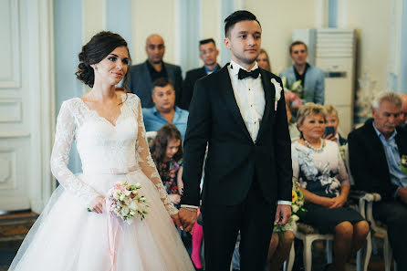 Wedding photographer Viktor Golubev (viktogoll). Photo of 18 April 2017