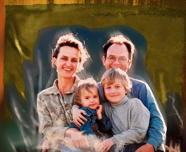 Elsabé and Zirk van den Berg and their two children, Anna and Bernard, at a farewell party with friends near Piketberg before they left for Nieu-Zeeland.