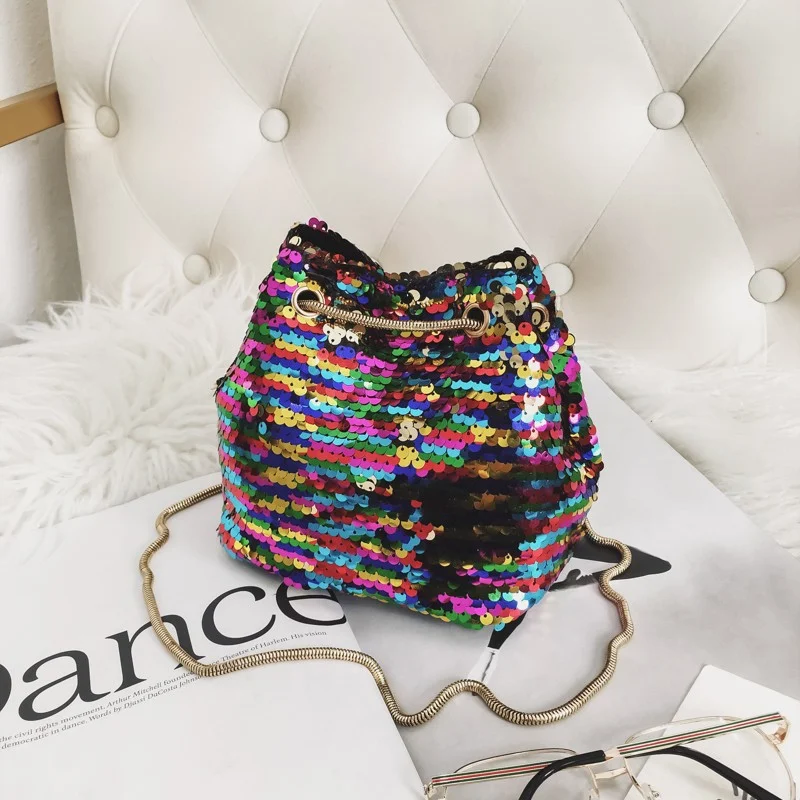 Bolsa de ombro com lantejoulas e contas coloridas mais vendida. Adicione brilho e elegância ao seu visual, perfeita para festas e eventos!
