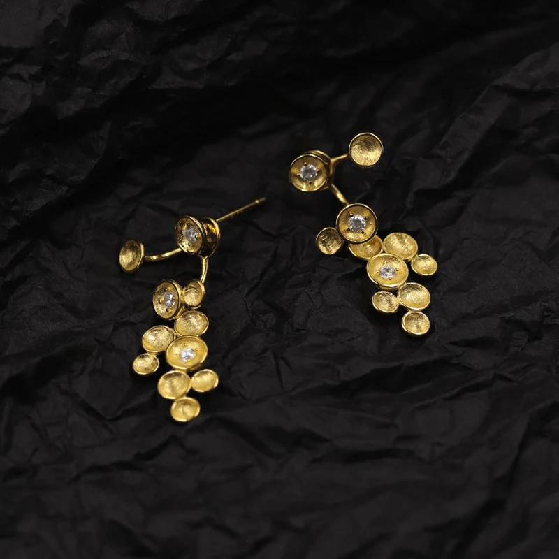 Brincos de estrela do céu em prata esterlina S925 para mulheres, design especial de alta qualidade, perfeitos para um visual elegante.