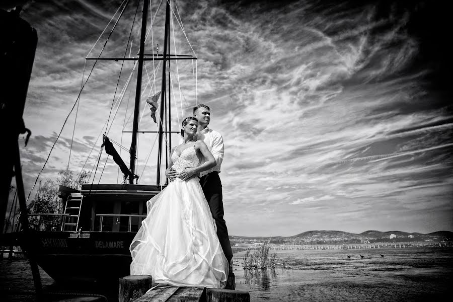 Wedding photographer Tibor Kaszab (weddingfantasyhu). Photo of 15 October 2017