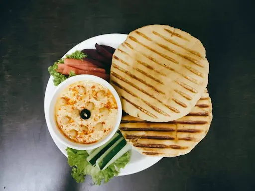 Hummus With Kuboos