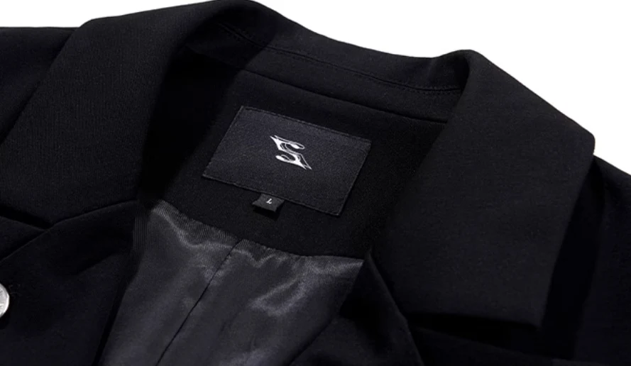 Heren zomerjasje met schoudervullingen en korte mouwen, modern silhouet, ideaal voor een frisse en stijlvolle look tijdens de zomer.