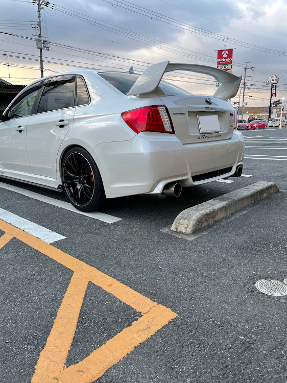 インプレッサ WRX STIの生存確認　生きてますよ〜・車検切れ中・ライズZに関するカスタム事例の投稿画像1枚目