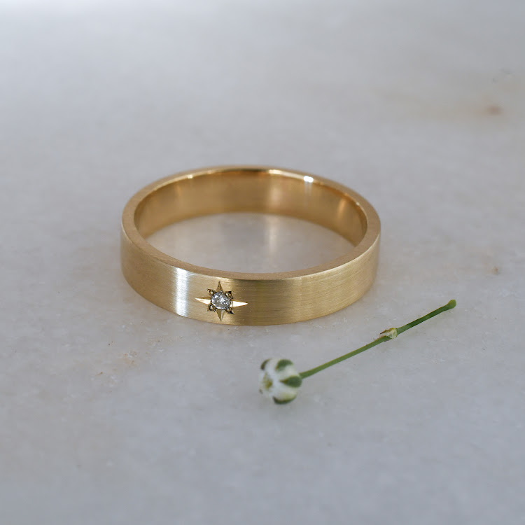 AuTerra Star set lab-grown diamond in e-waste recycled gold band.