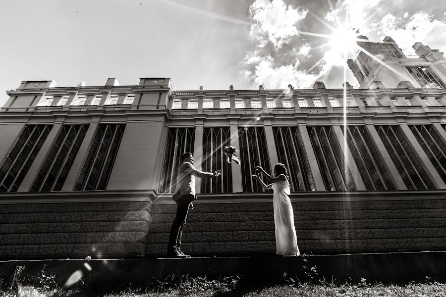 Fotógrafo de casamento Sergey Rzhevskiy (photorobot). Foto de 12 de agosto 2016