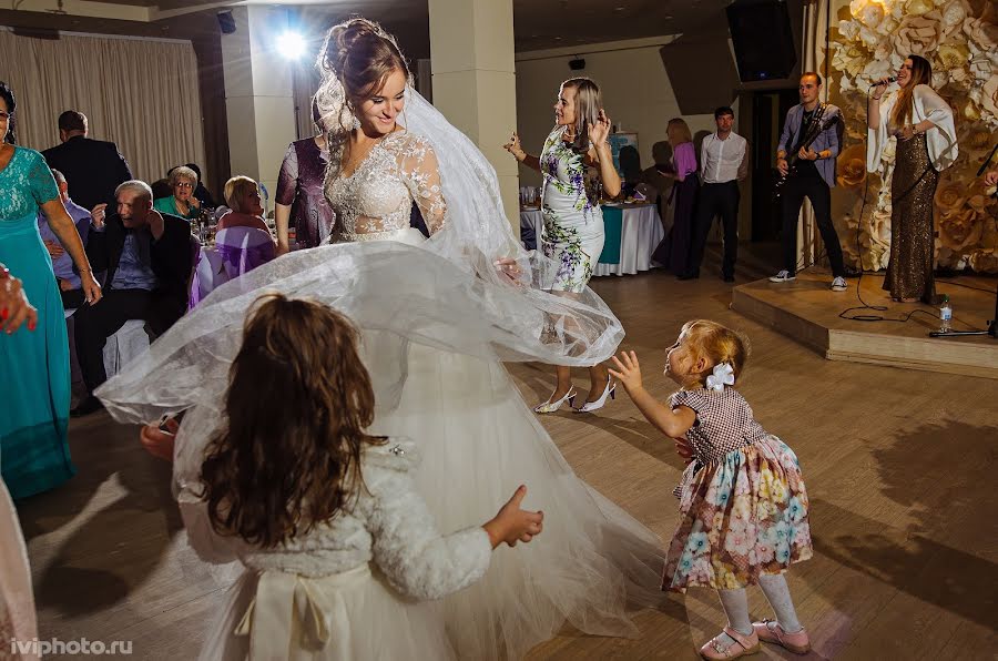 Fotógrafo de casamento Polina Ivanova (iviphotoru). Foto de 4 de setembro 2017