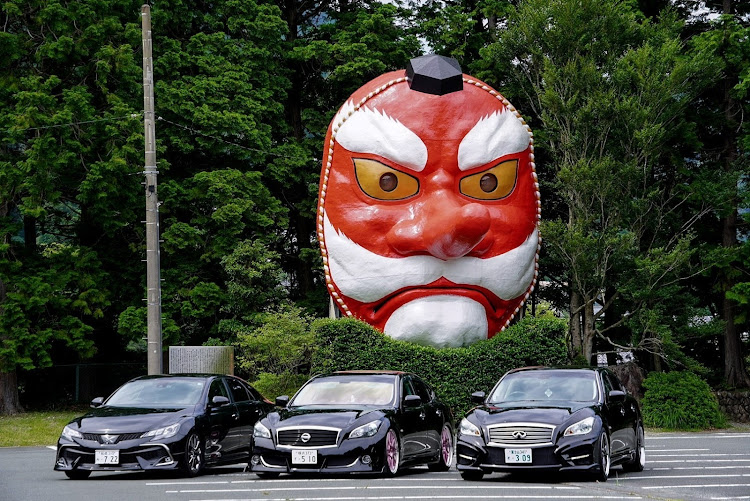 マークXの７月もよろしくお願いいたします・とろろ汁の丁子屋・大天狗面👺・うなぎパイ・51FUGAに関するカスタム事例の投稿画像6枚目