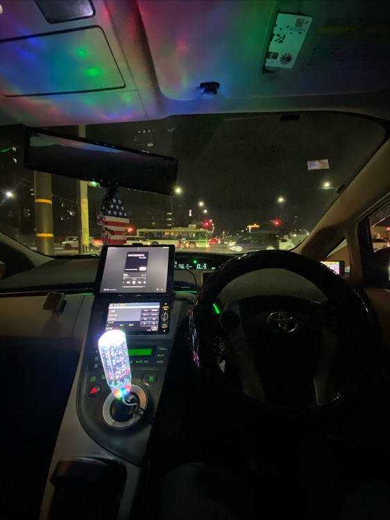 プリウスの夜の車内空間に関するカスタム事例の投稿画像1枚目