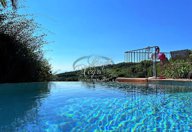 Villa avec piscine et jardin 1