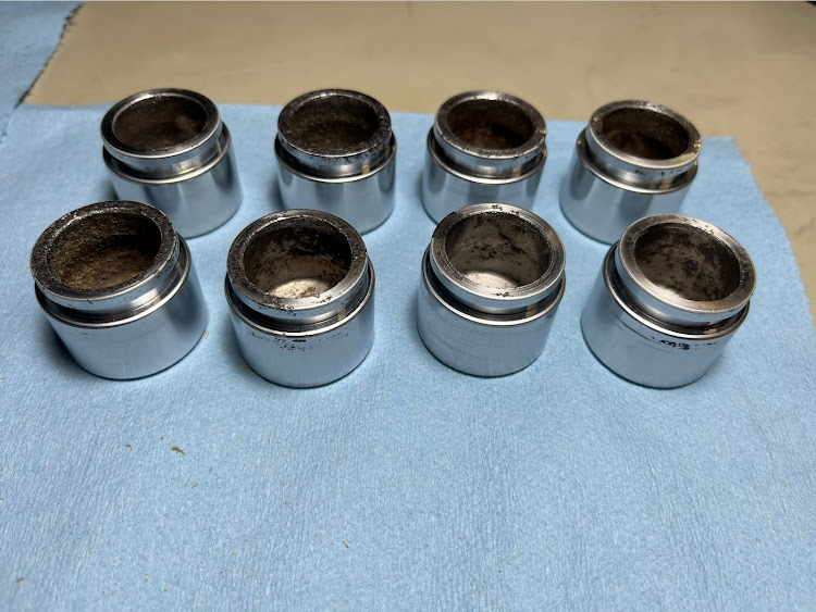 RX-7のブレーキキャリパーOH・DIY・錆びとの戦いに関するカスタム事例の投稿画像2枚目