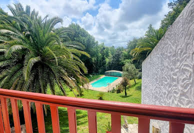 Maison avec piscine et terrasse 2