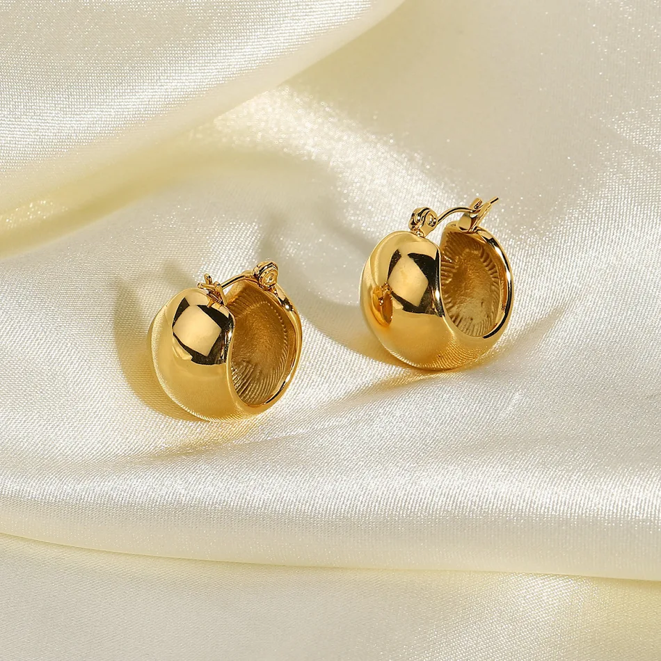 Pendientes Esféricos Tridimensionales de Metal, un toque moderno y elegante. Ligeros y cómodos para uso diario, realzan tu estilo con sofisticación.