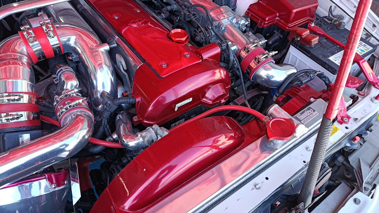 チェイサーのエンジンルーム・エンジンルーム紹介・エンジンルームドレスアップ・1JZ・1JZ-GTEに関するカスタム事例の投稿画像4枚目