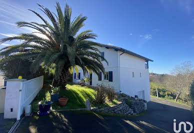 Maison avec piscine et terrasse 11