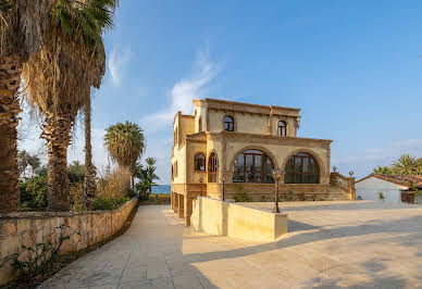 Maison avec piscine et jardin 5