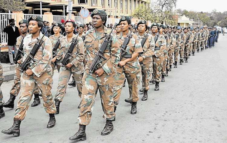 Members of the South African National Defence Force. Picture: LOYISO MPALANTSHANE/THE HERALD